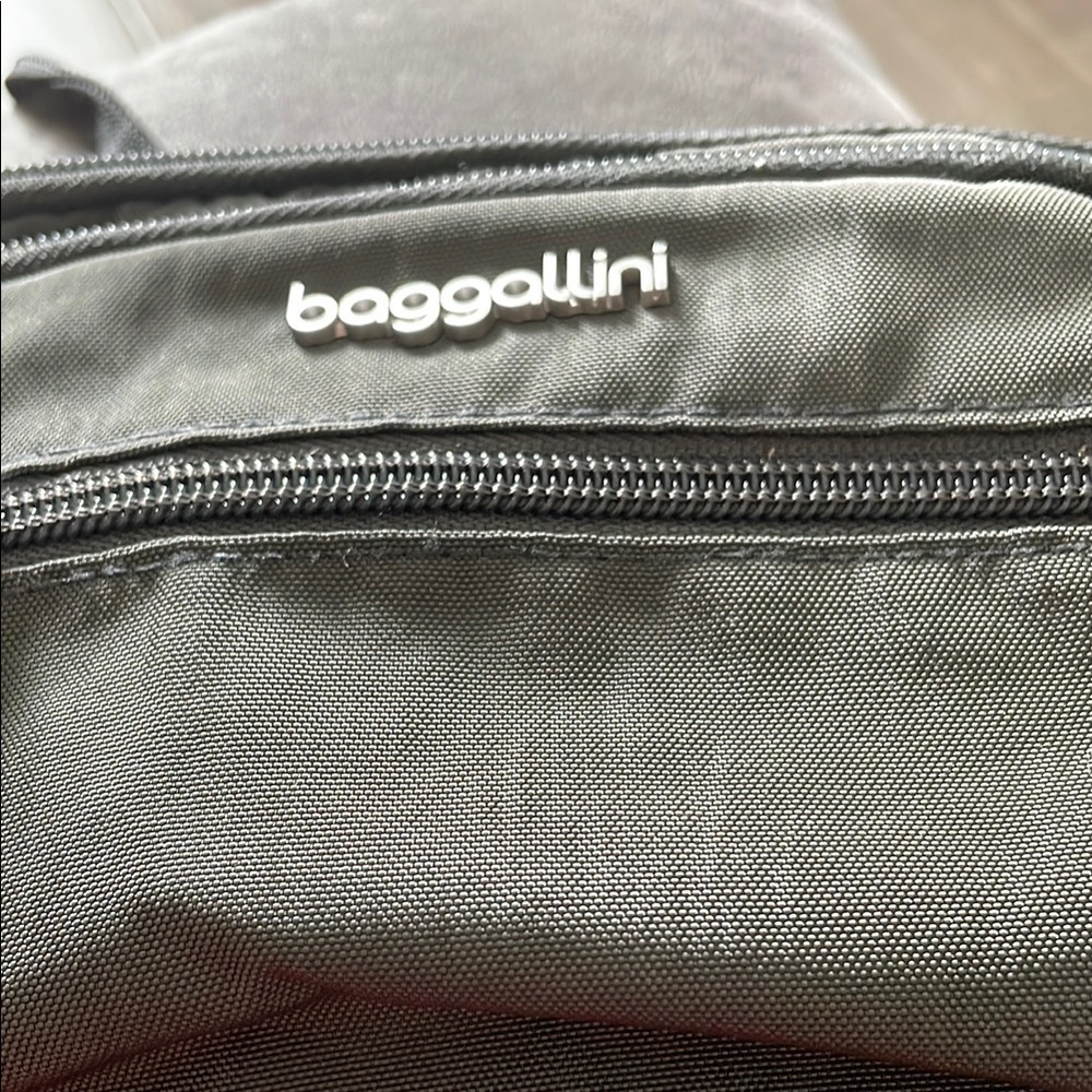 Baggallini Black Clutch Wristlet